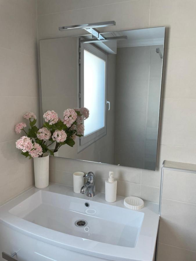Studio With Swimming Pool 80 Meters Near The Beach Nice Ngoại thất bức ảnh